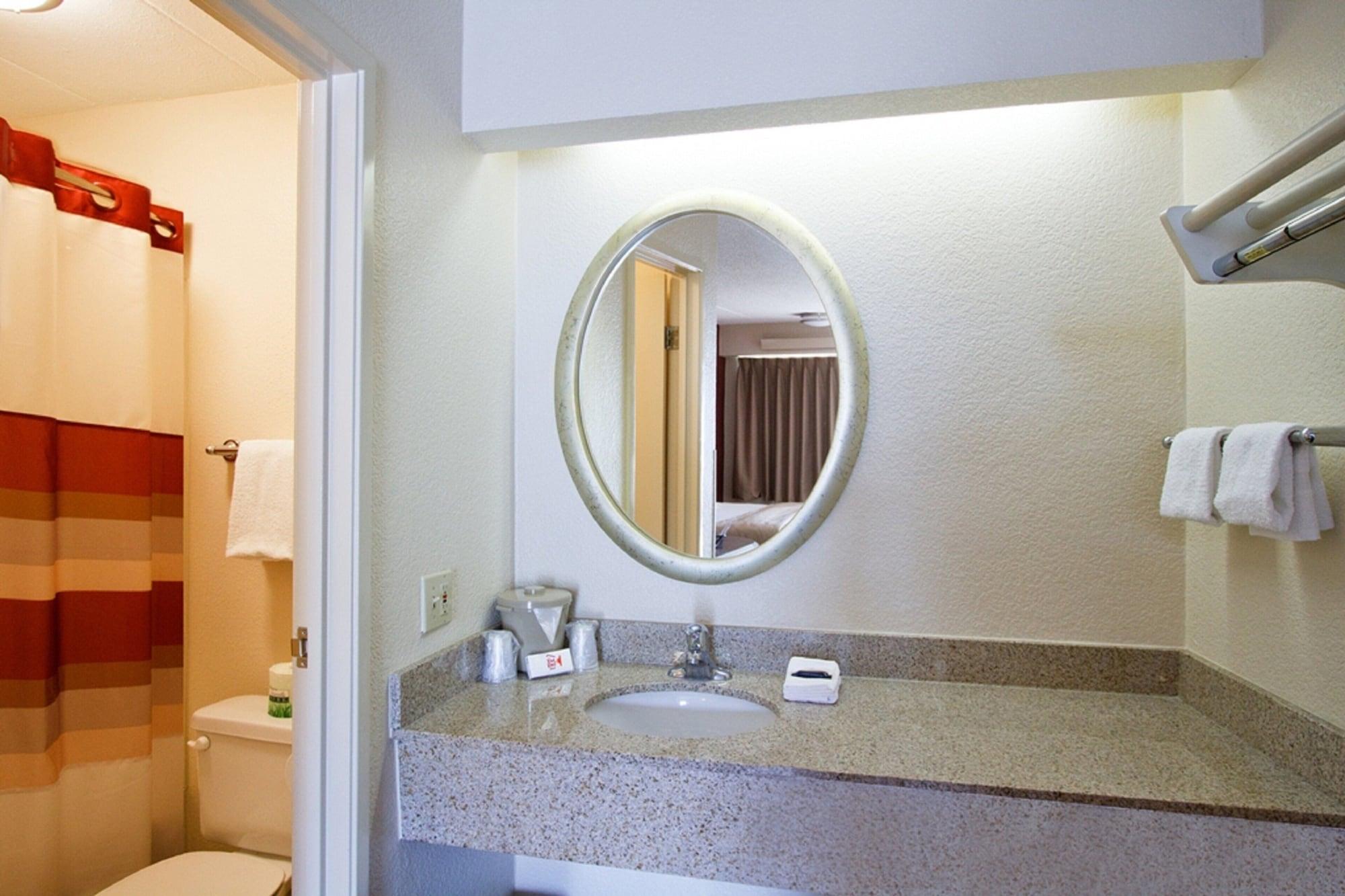 Red Roof Inn Princeton - Ewing Лорънсвил Екстериор снимка